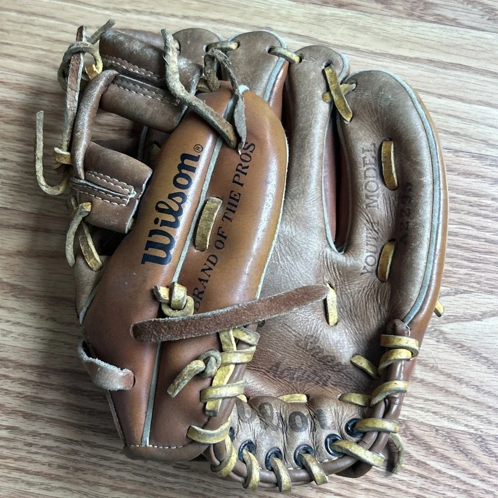 Wilson Signature Model A2295 Brown Leather Youth Baseball Glove George Brett RHT